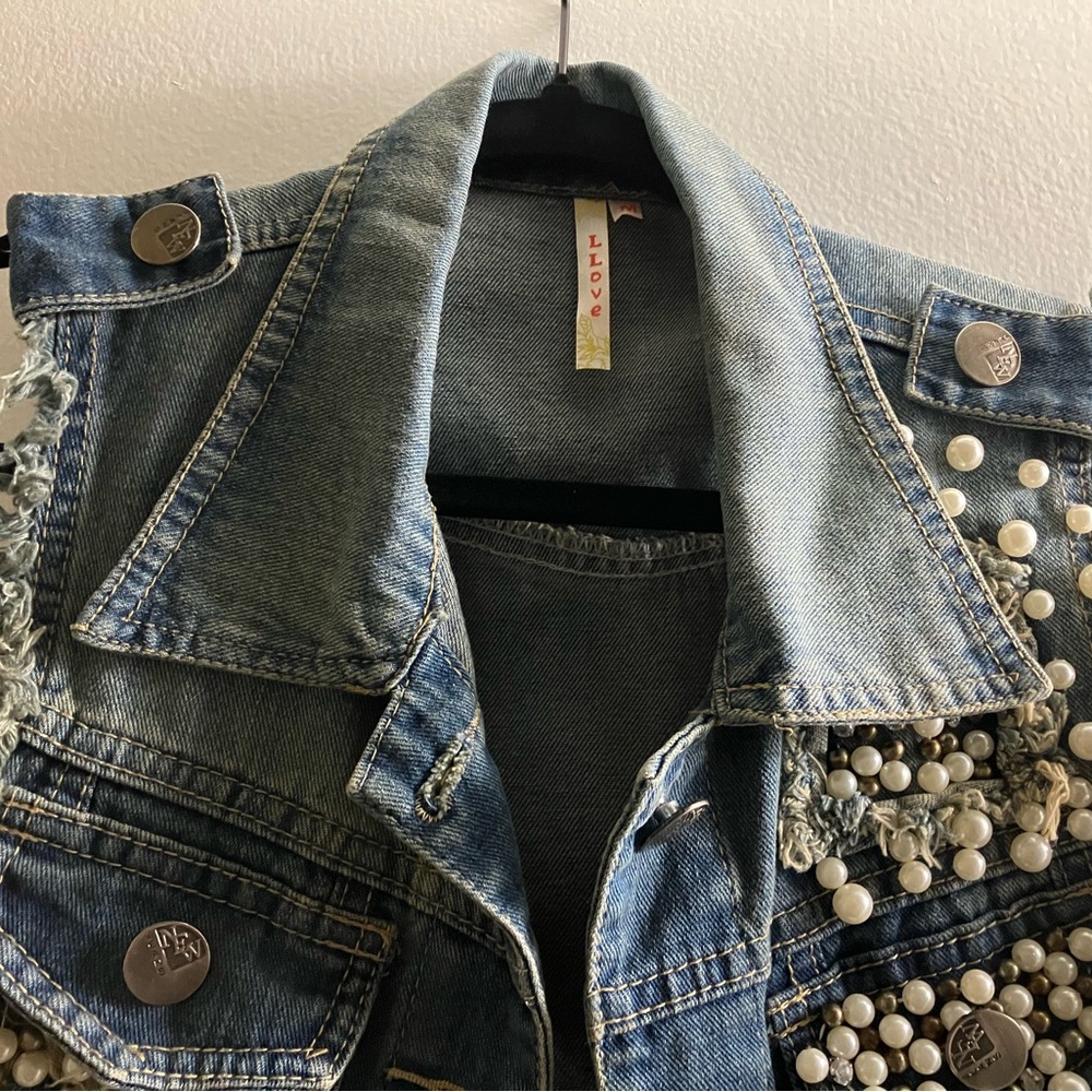 Llove Denim Pearl and Rhinestone sleeveless vest Women’s Medium - Picture 3 of 7
